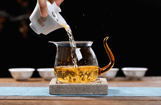 春來發幾枝,愿君多采擷